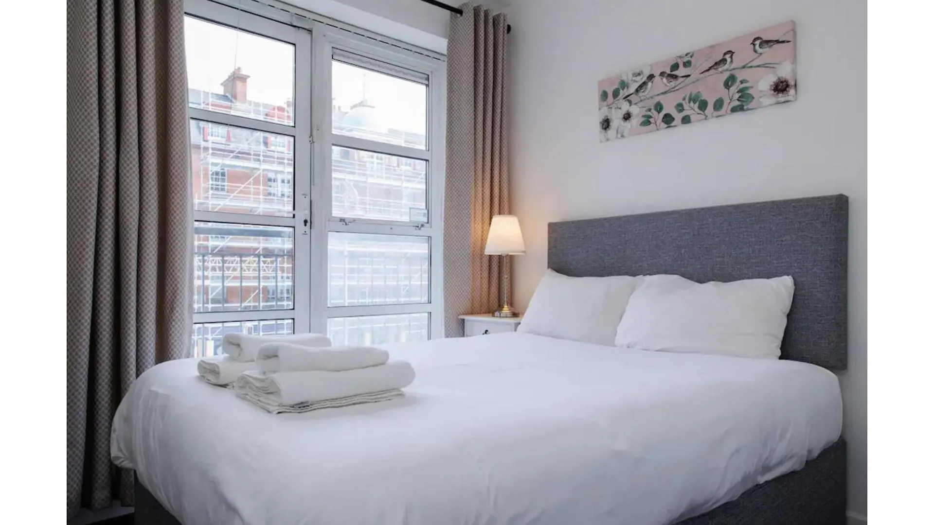 2 Bedroom Apartment Near Historical Christchurch Dublin 0*,